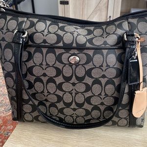 BRAND NEW BLACK AND GREY COACH PURSE!